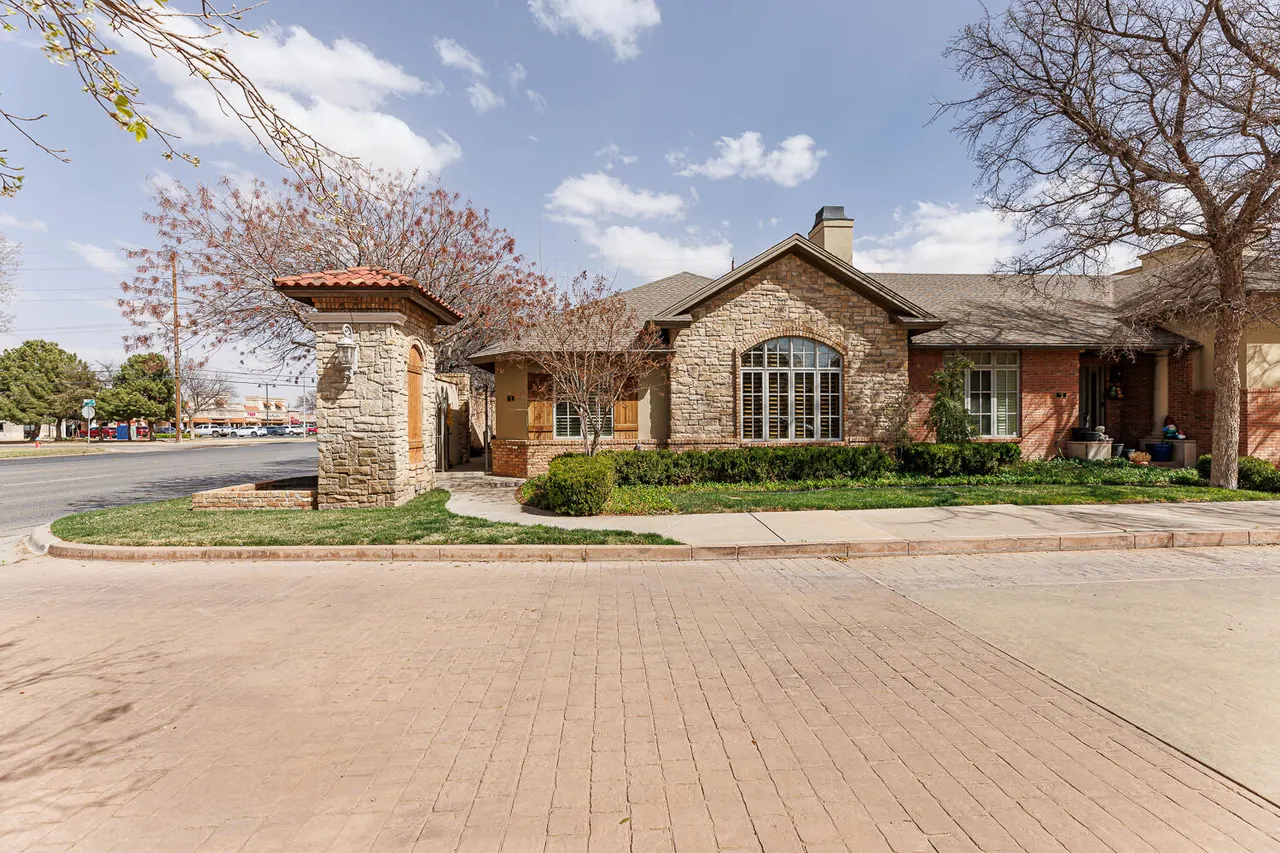 Front exterior — 4501 19th Street #1, Lubbock, TX 79407