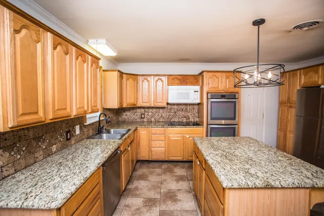 Photo 8 — 4213 40th Street, Lubbock, TX 79413