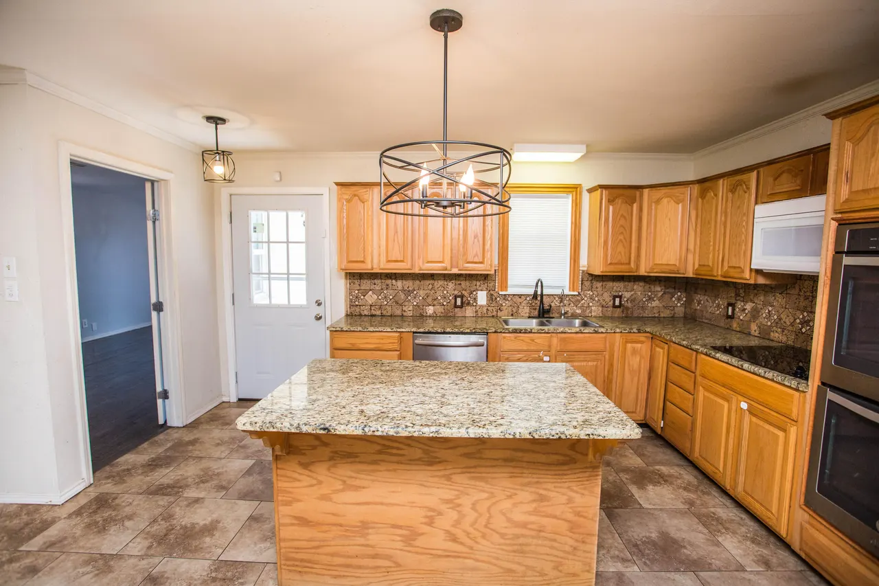 Photo 9 — 4213 40th Street, Lubbock, TX 79413