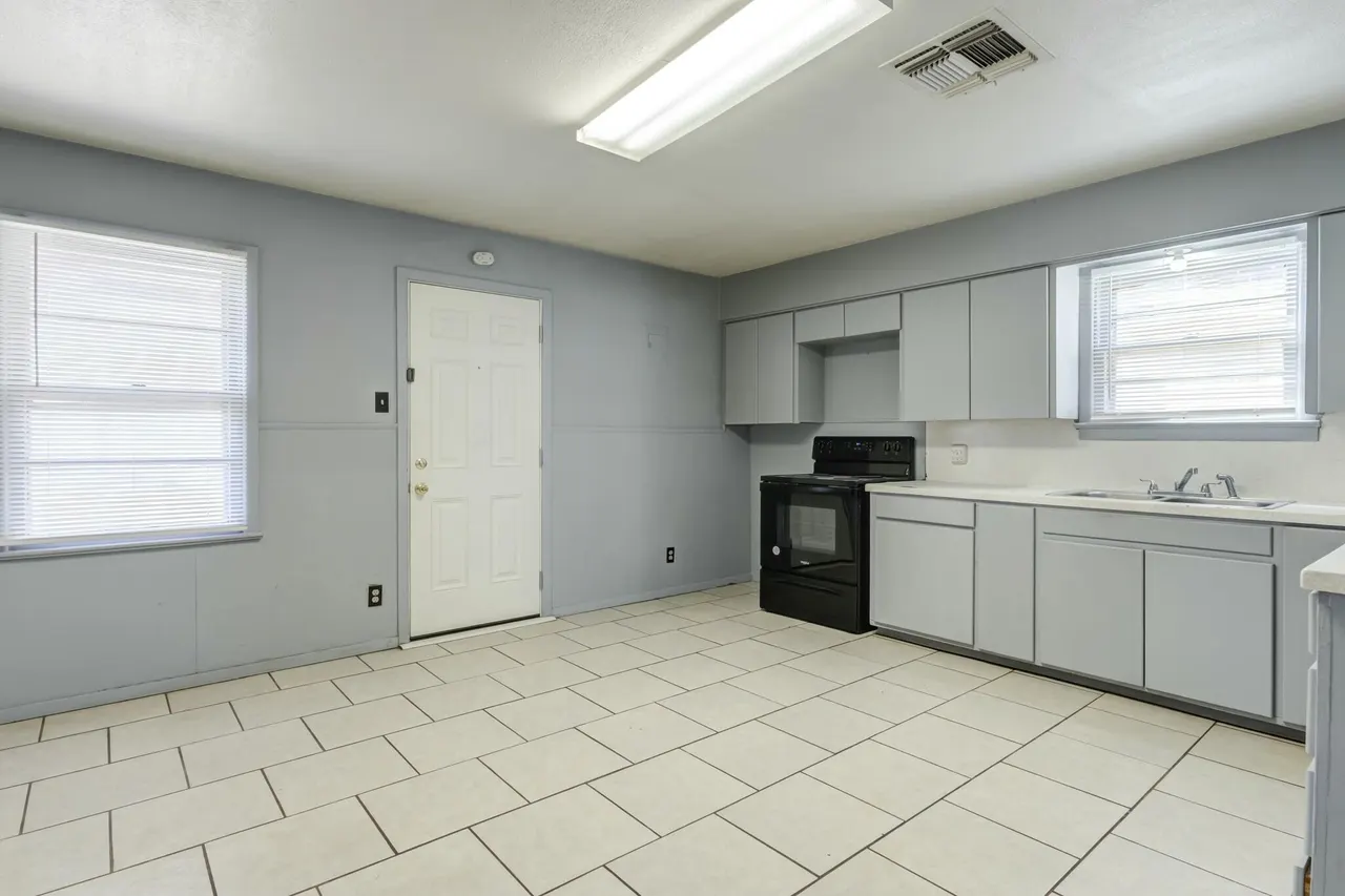 Photo 10 — 3013 45th Street, Lubbock, TX 79413