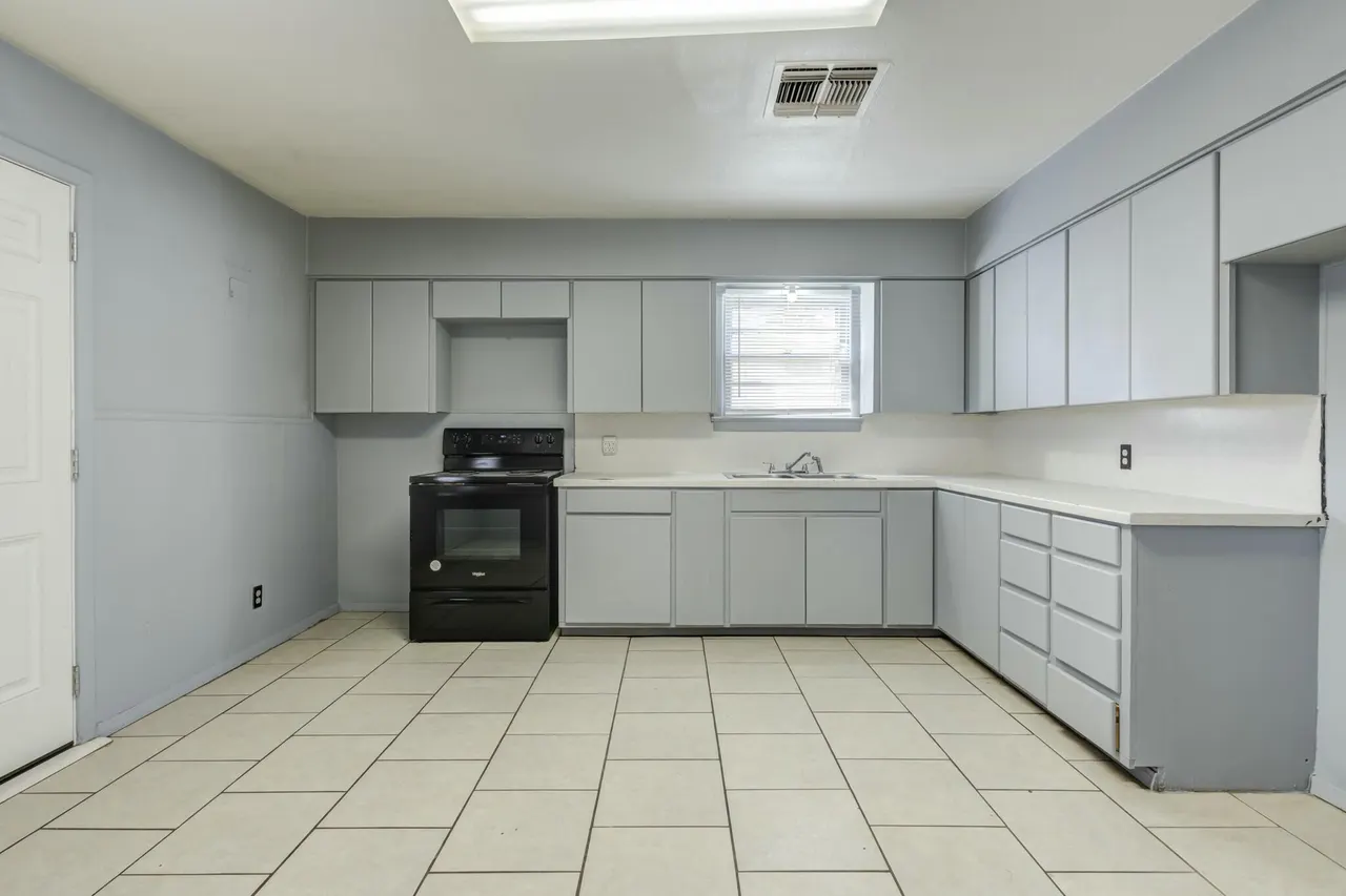 Photo 11 — 3013 45th Street, Lubbock, TX 79413