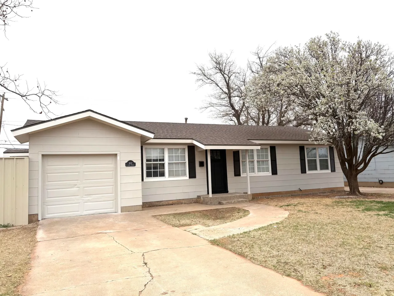 Photo 3 — 802 S Lons Street, Brownfield, TX 79316