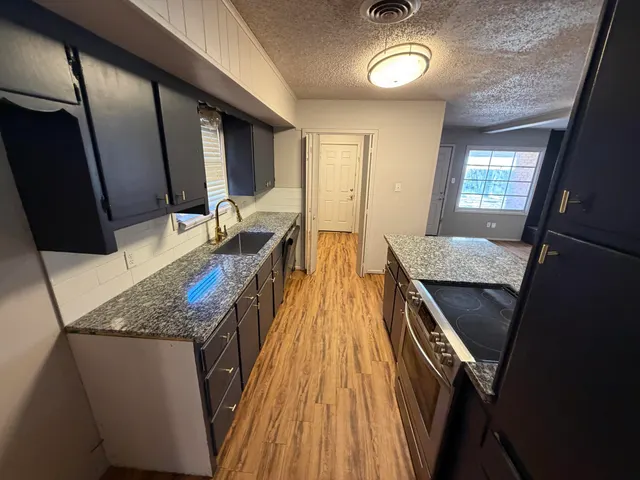 Photo 5 — 2010 52nd Street, Lubbock, TX 79412