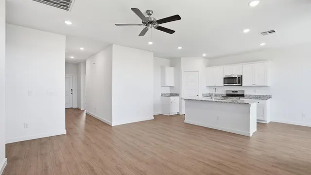 Photo 4 — 2313 150th Place, Lubbock, TX 79423
