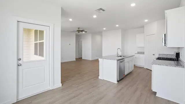 Photo 5 — 2313 150th Place, Lubbock, TX 79423
