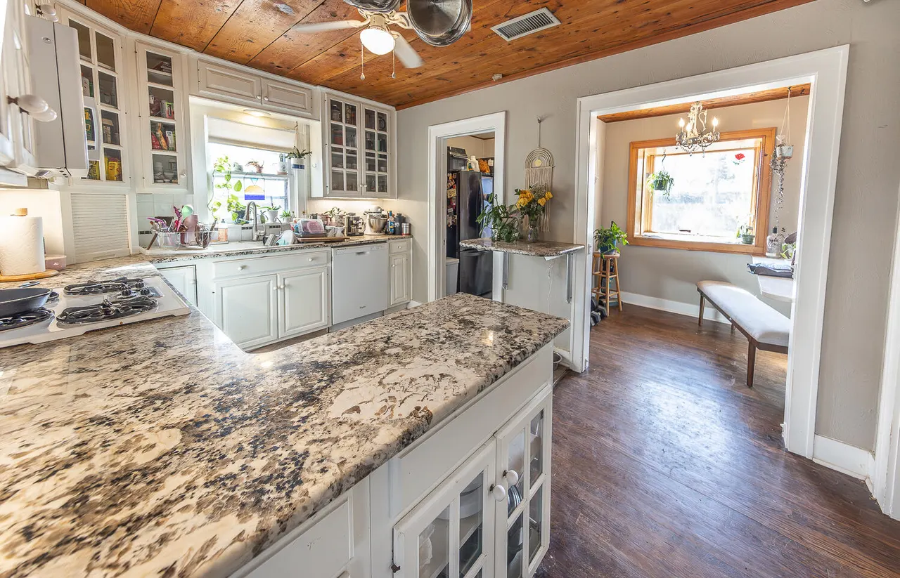 Photo 6 — 1919 31st Street, Lubbock, TX 79411