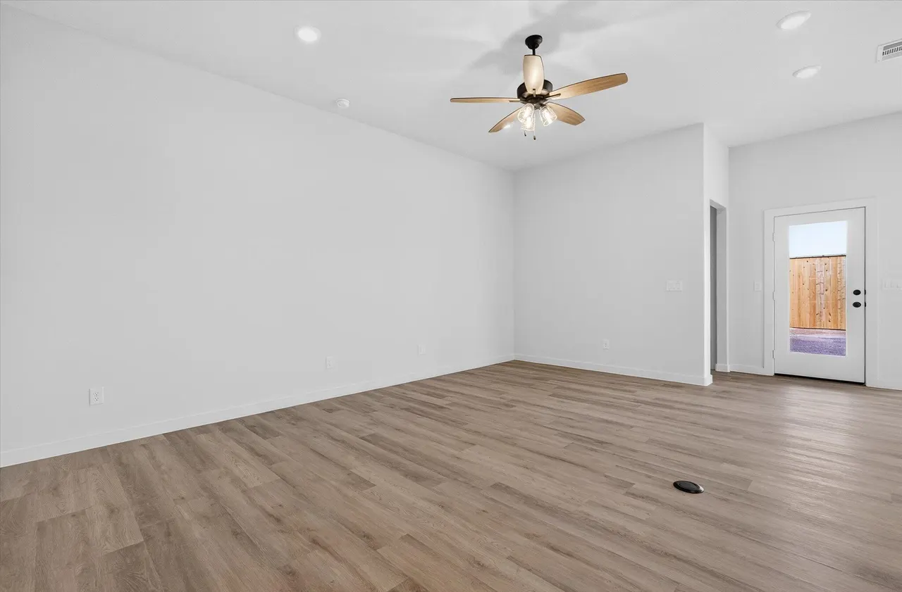 Photo 5 — 6922 53rd Street, Lubbock, TX 79407
