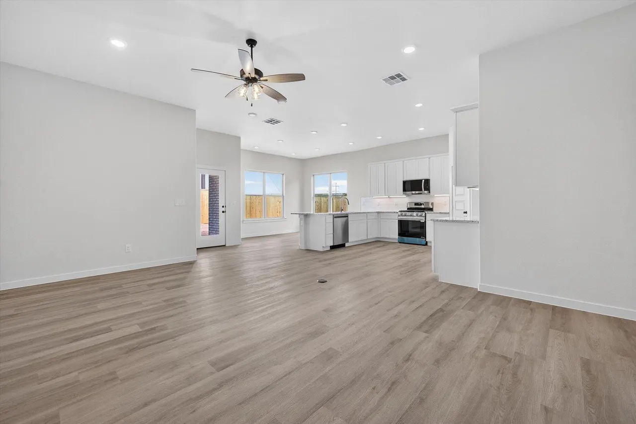 Photo 9 — 6922 53rd Street, Lubbock, TX 79407