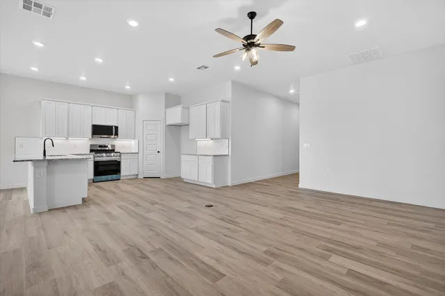 Photo 8 — 6922 53rd Street, Lubbock, TX 79407