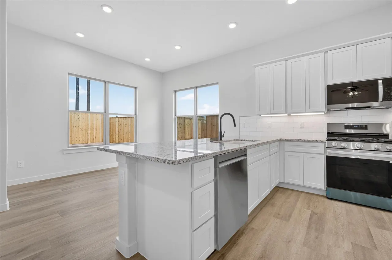 Photo 11 — 6922 53rd Street, Lubbock, TX 79407