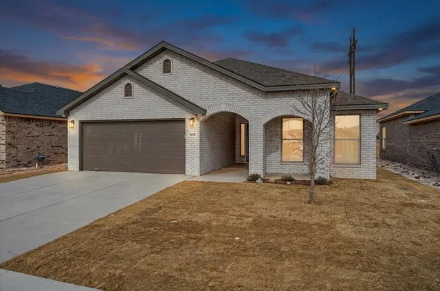 Photo 2 — 6922 53rd Street, Lubbock, TX 79407