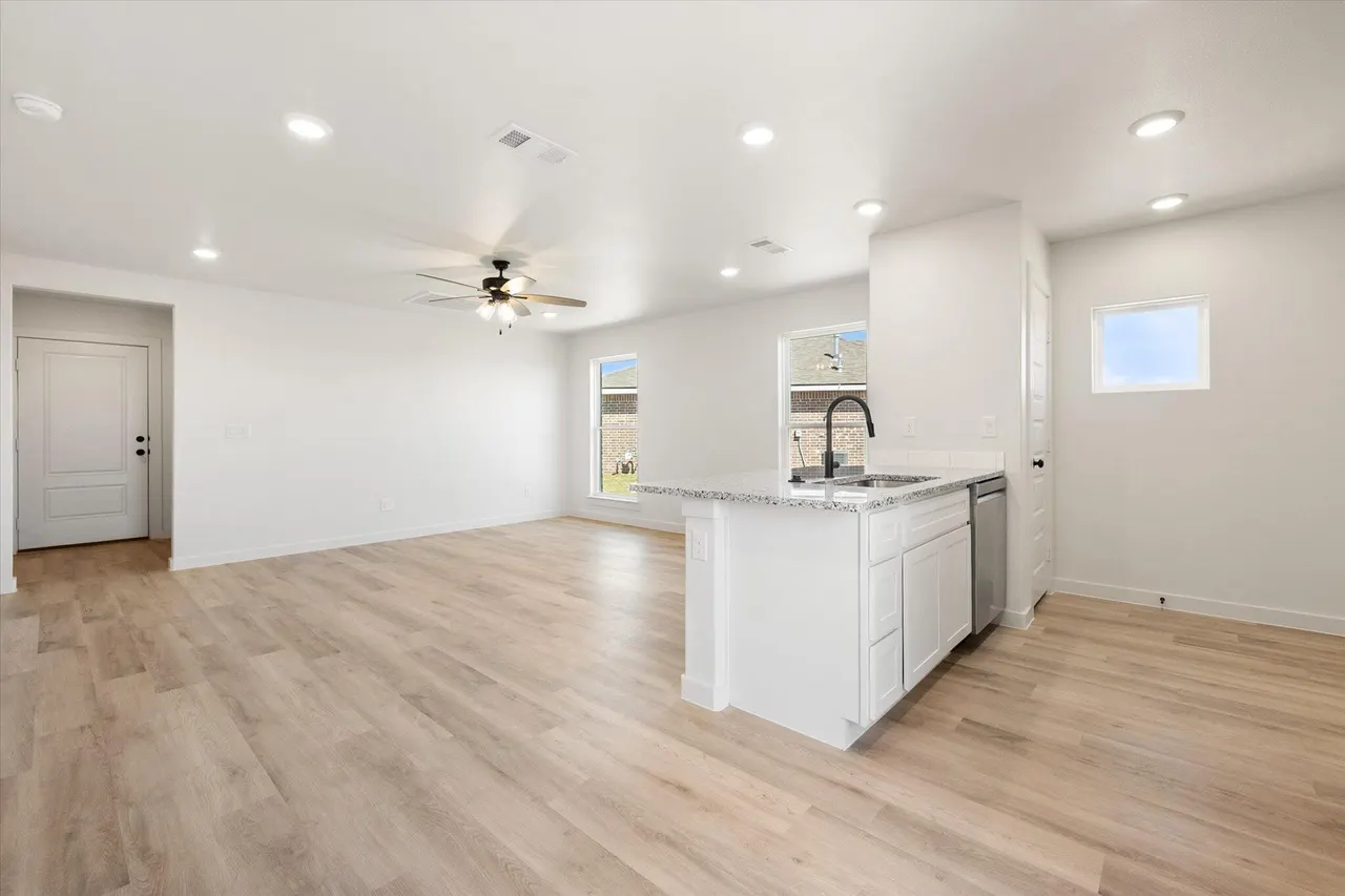 Photo 10 — 519 E 24th Street, Wolfforth, TX 79382