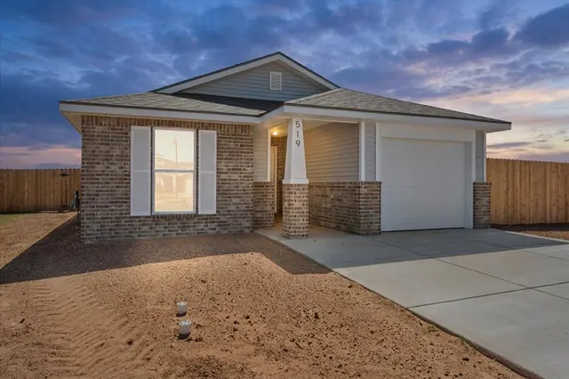 Photo 3 — 519 E 24th Street, Wolfforth, TX 79382