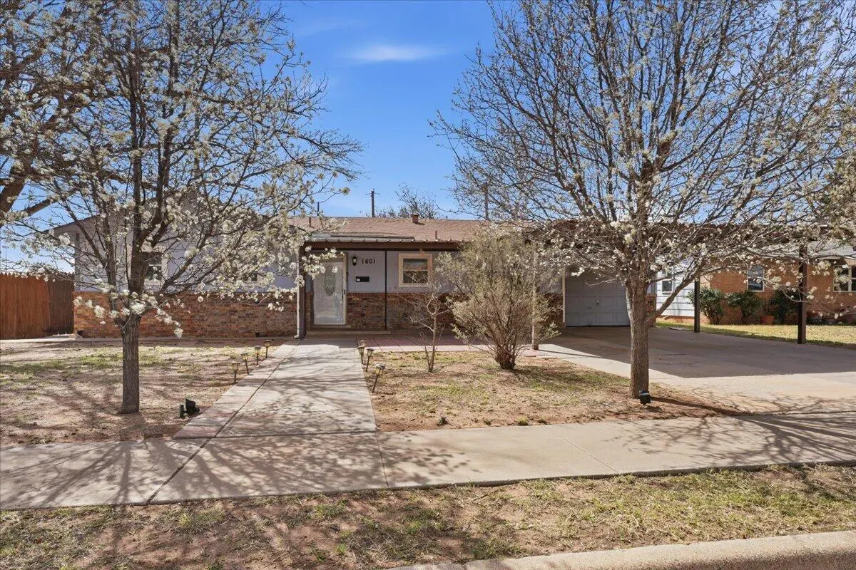 Front exterior — 1601 70th Place, Lubbock, TX 79412
