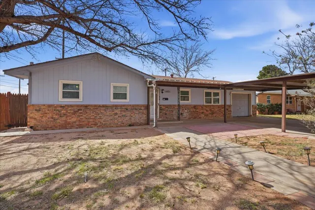 Photo 3 — 1601 70th Place, Lubbock, TX 79412