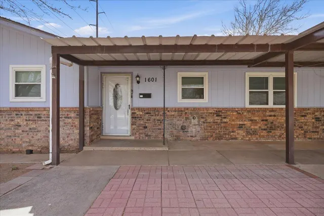 Photo 4 — 1601 70th Place, Lubbock, TX 79412