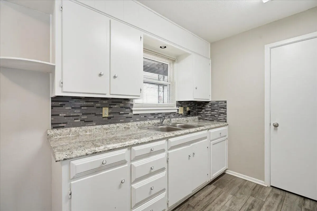 Photo 10 — 1601 70th Place, Lubbock, TX 79412