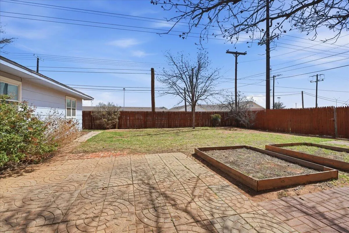 Photo 21 — 1601 70th Place, Lubbock, TX 79412