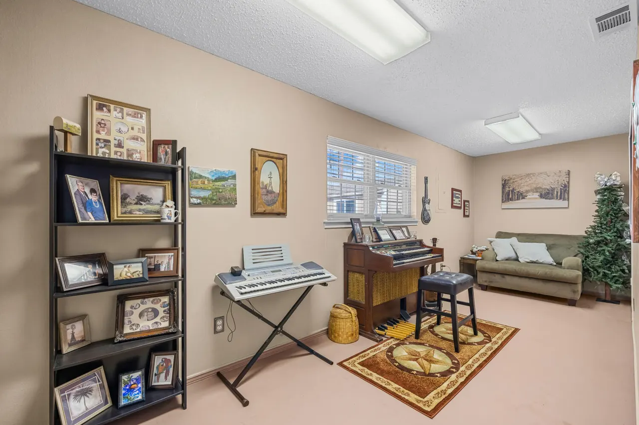 Photo 27 — 1500 W Lynn Street, Slaton, TX 79364