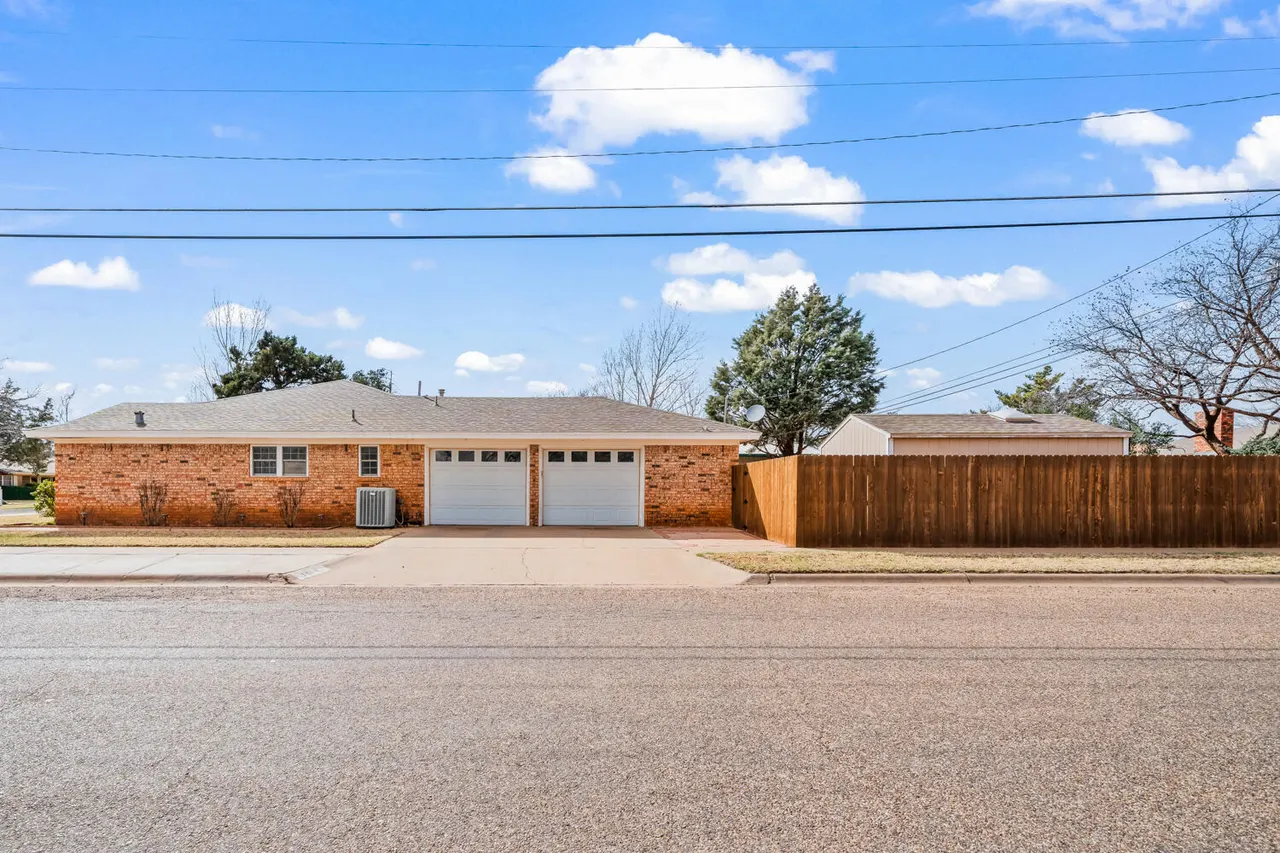 Photo 3 — 1500 W Lynn Street, Slaton, TX 79364