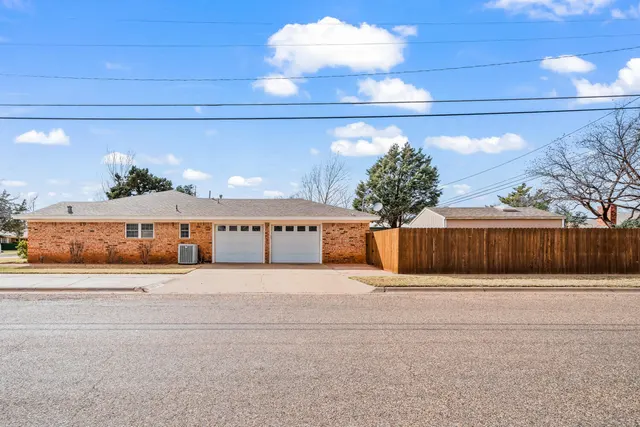 Photo 3 — 1500 W Lynn Street, Slaton, TX 79364