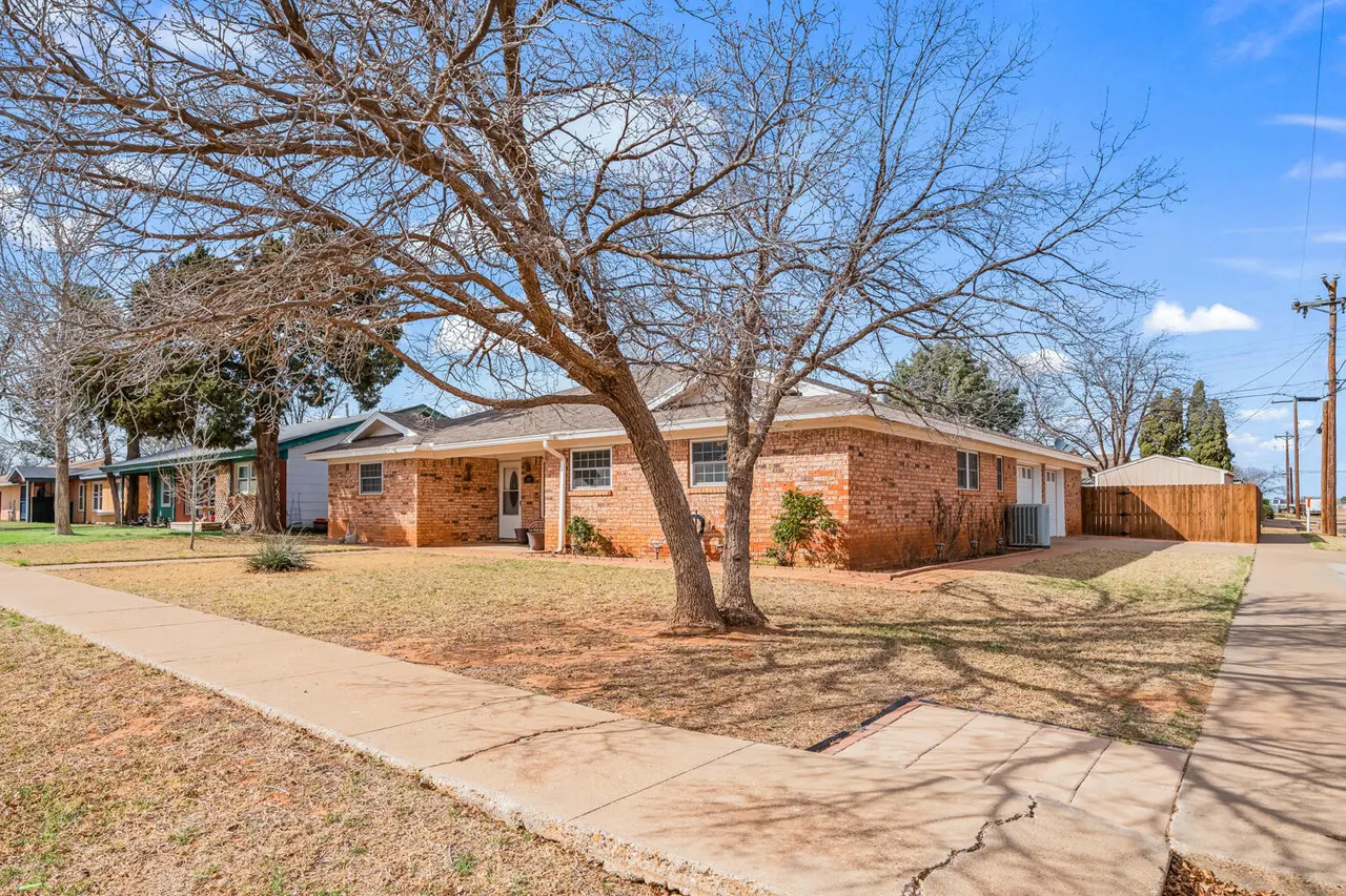 Photo 2 — 1500 W Lynn Street, Slaton, TX 79364