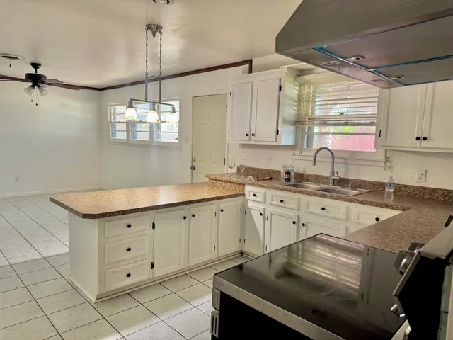 Photo 7 — 5402 7th Street, Lubbock, TX 79416