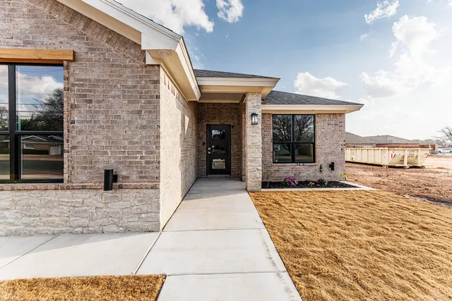 Photo 2 — 3819 58th Street, Lubbock, TX 79413