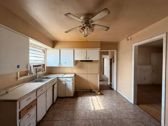 Photo 6 — 5425 Avenue B, Lubbock, TX 79404