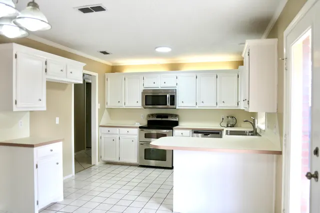Photo 7 — 2705 85th Street, Lubbock, TX 79423