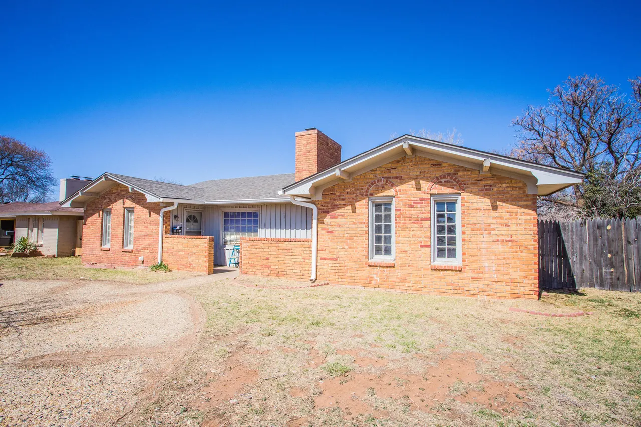 Photo 2 — 3408 70th Drive, Lubbock, TX 79413