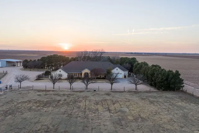 Photo 4 — 19706 County Road 3100, Slaton, TX 79364