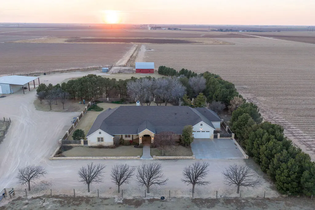 Photo 2 — 19706 County Road 3100, Slaton, TX 79364