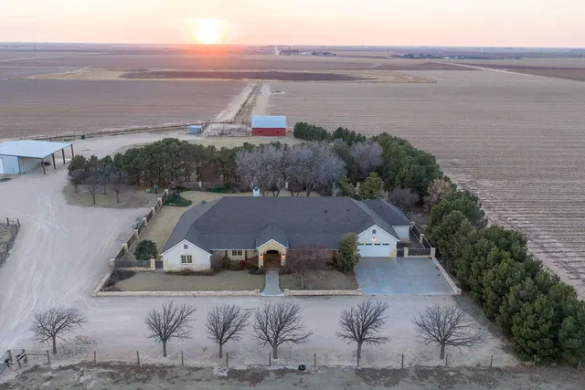 Photo 2 — 19706 County Road 3100, Slaton, TX 79364