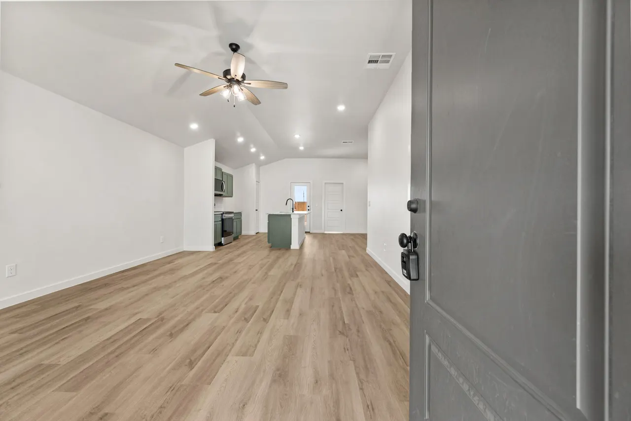Photo 3 — 1302 Saratoga Avenue, Lubbock, TX 79416