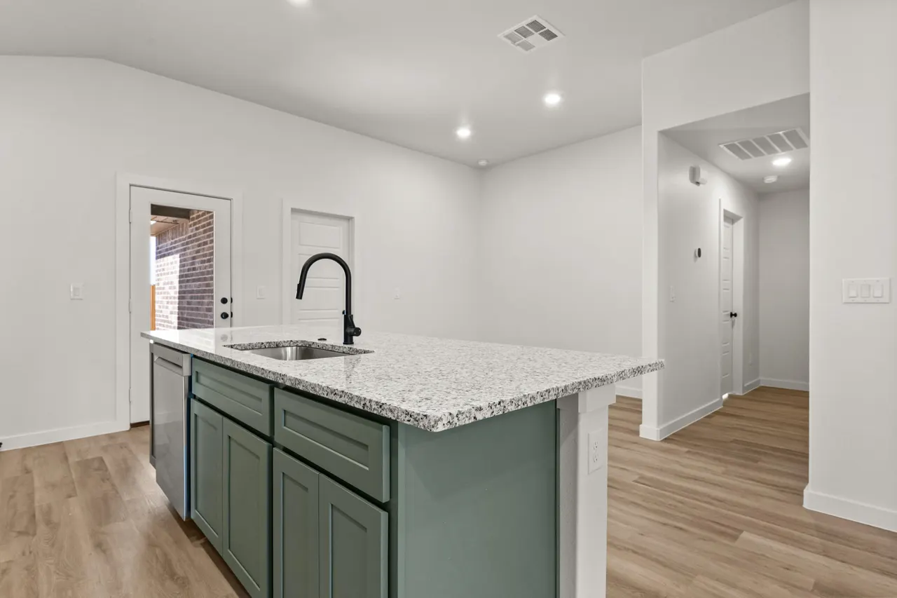 Photo 11 — 1302 Saratoga Avenue, Lubbock, TX 79416