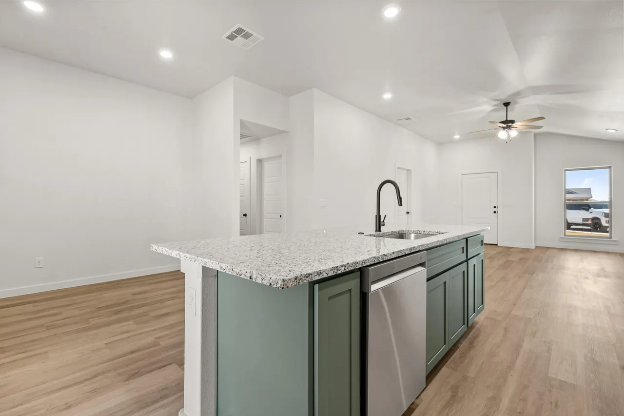 Photo 12 — 1302 Saratoga Avenue, Lubbock, TX 79416