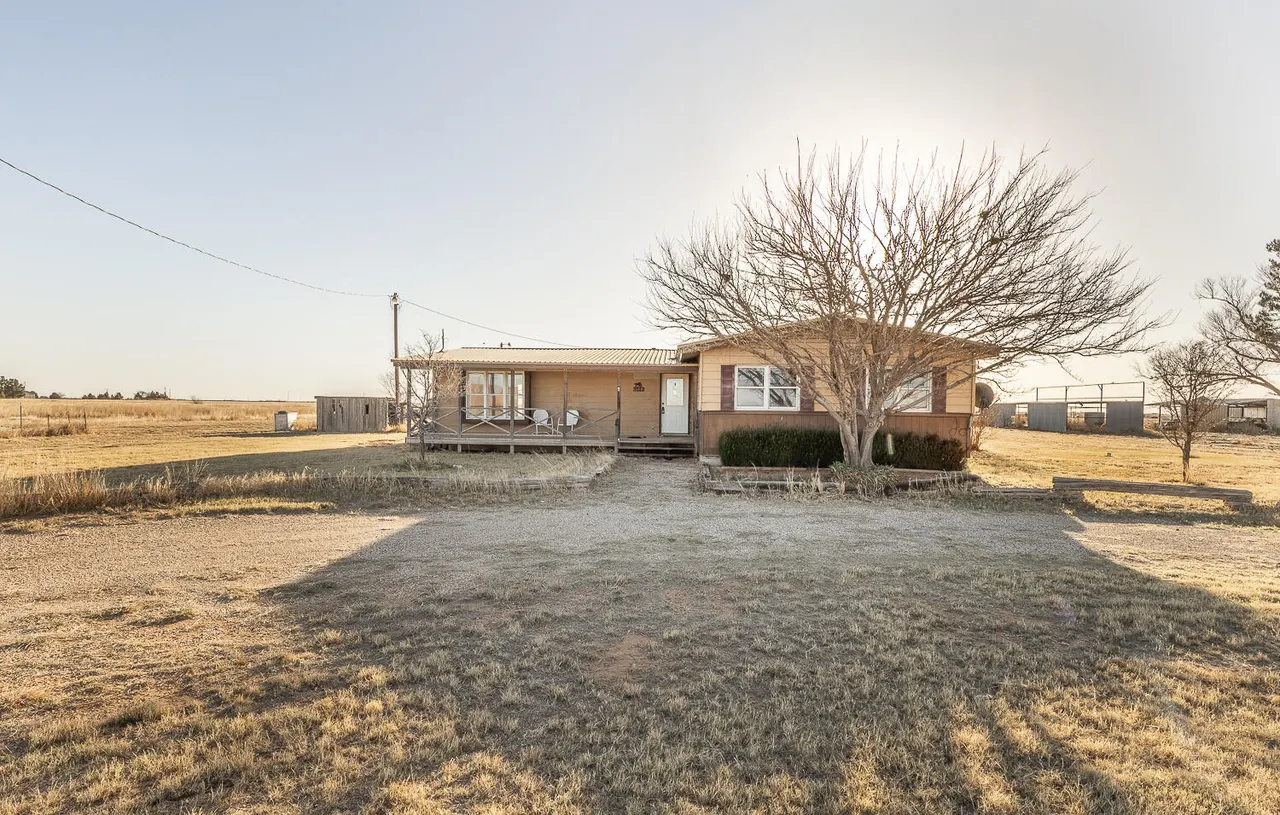 Front exterior — 1822  State Road 2130, Smyer, TX 79367