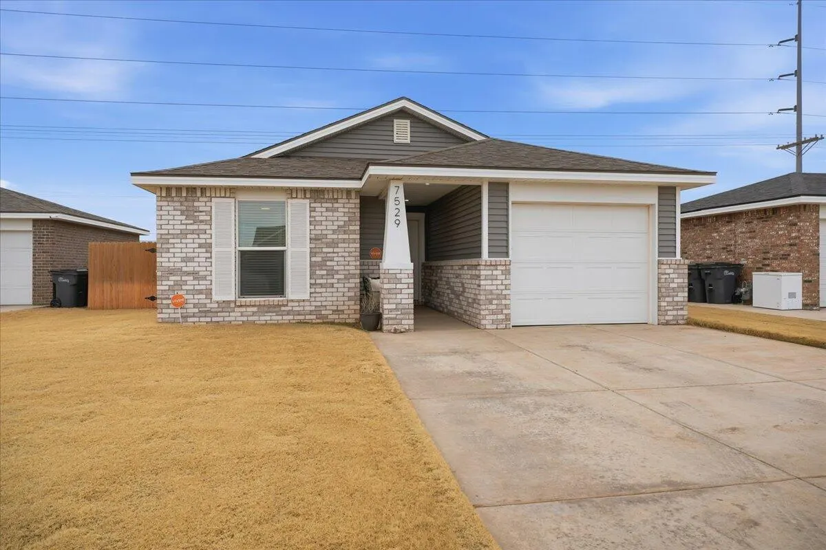 Photo 2 — 7529 33rd Place, Lubbock, TX 79407