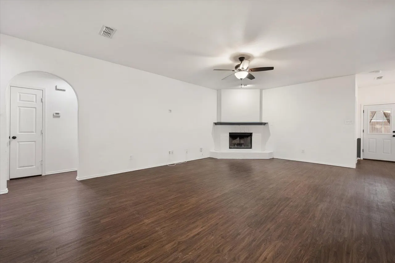 Photo 9 — 6104 Duke Street, Lubbock, TX 79416