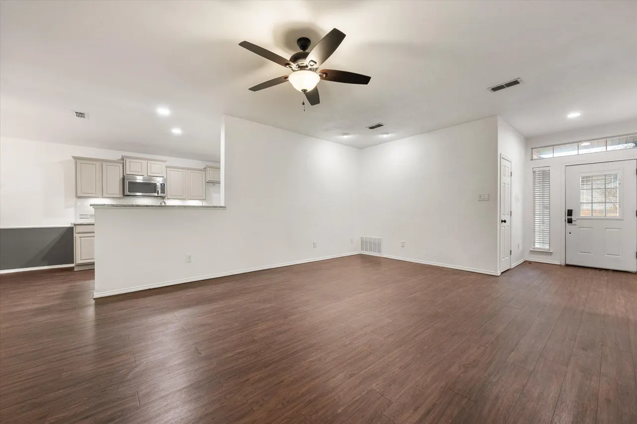 Photo 11 — 6104 Duke Street, Lubbock, TX 79416