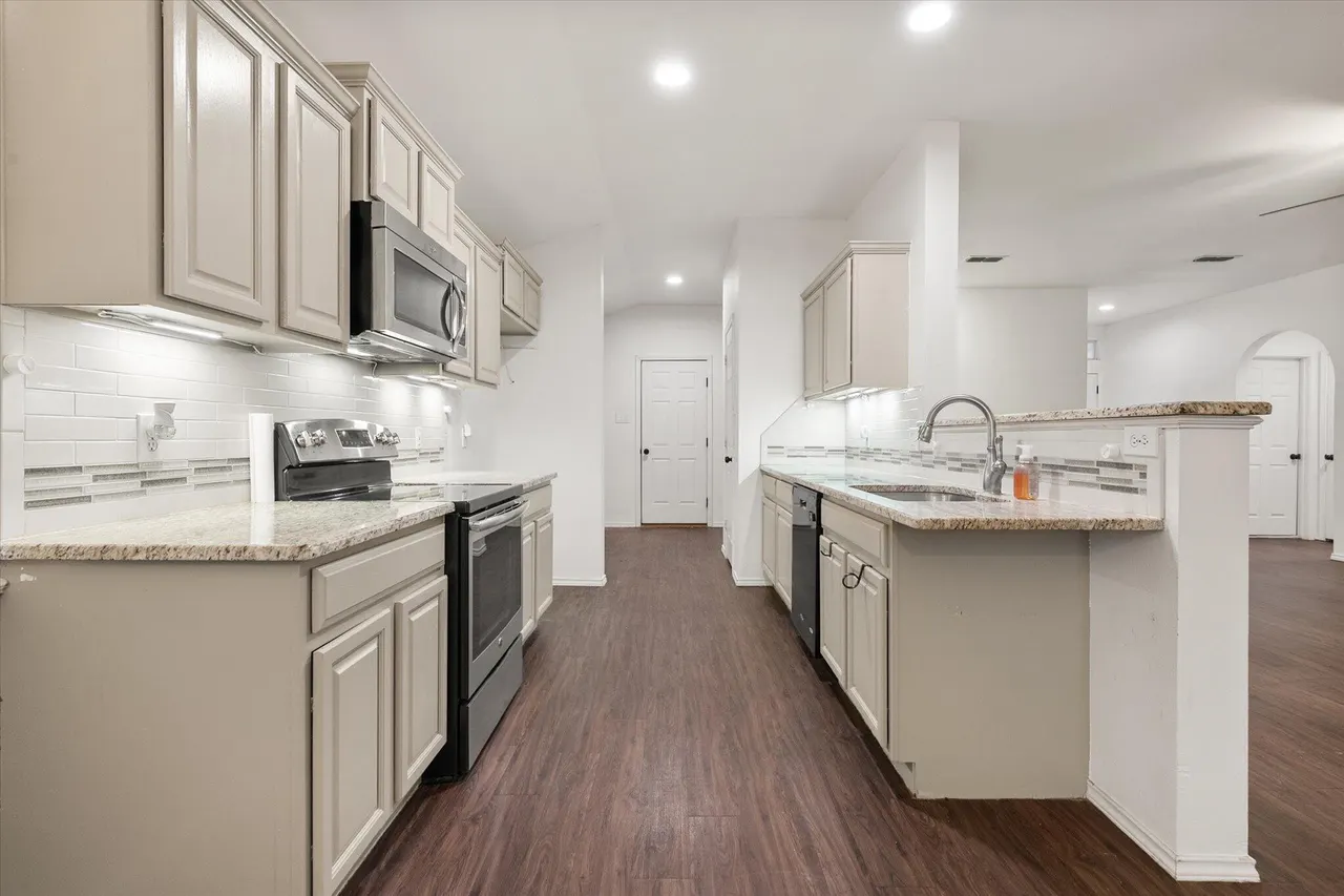 Photo 12 — 6104 Duke Street, Lubbock, TX 79416