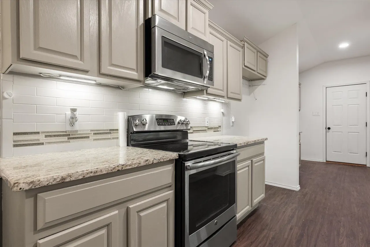 Photo 14 — 6104 Duke Street, Lubbock, TX 79416