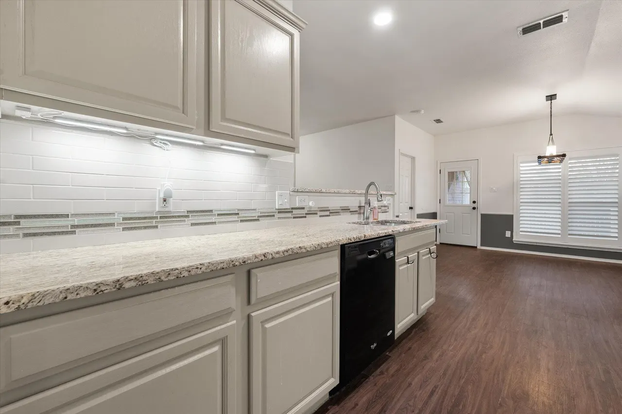 Photo 15 — 6104 Duke Street, Lubbock, TX 79416