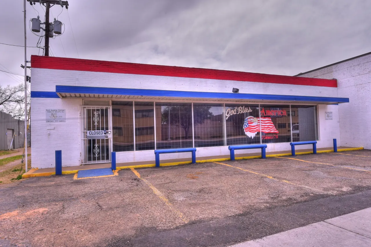 Photo 3 — 1621 19th Street, Lubbock, TX 79401