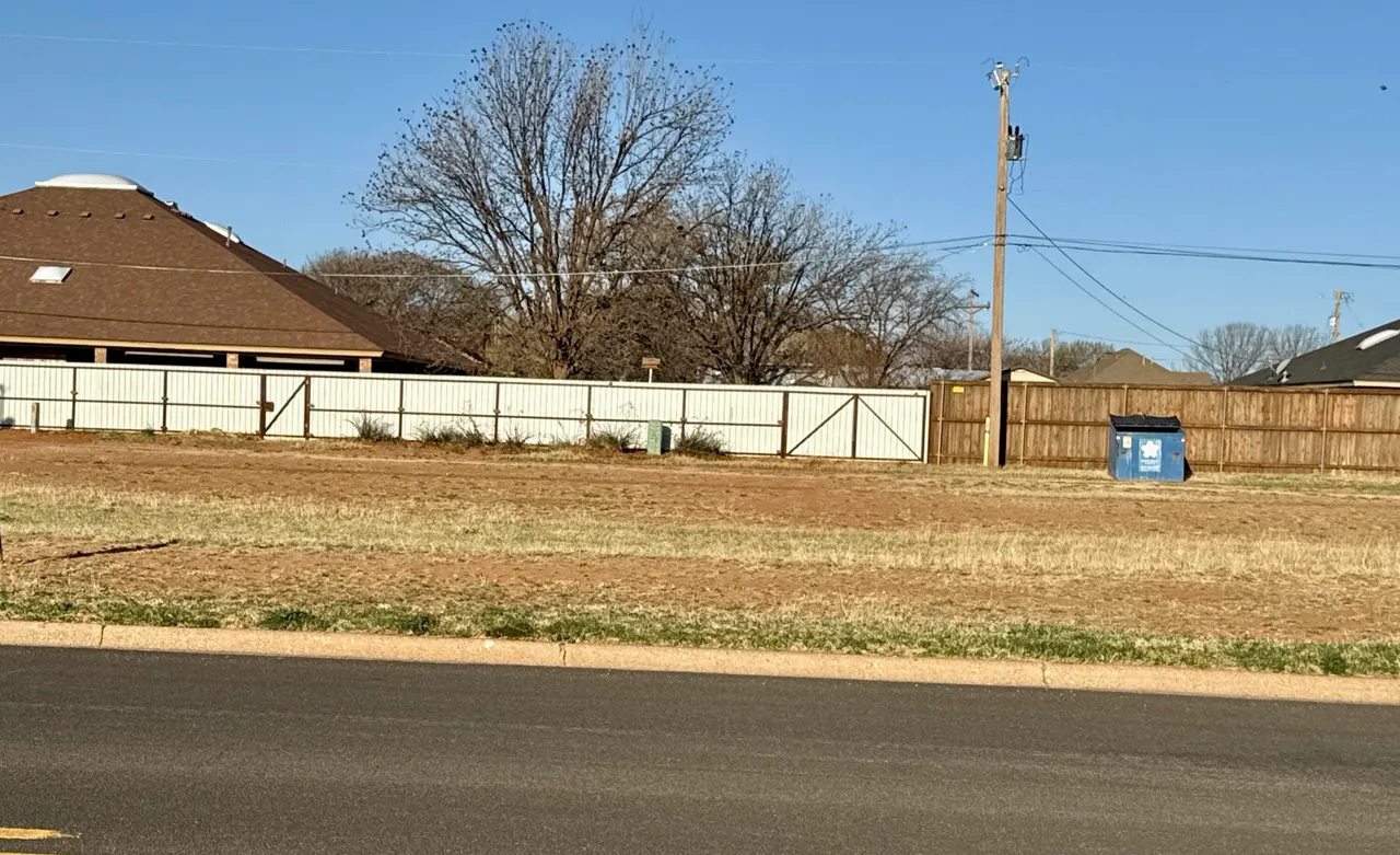 Photo 2 — 1003 N 20th Street, Slaton, TX 79364