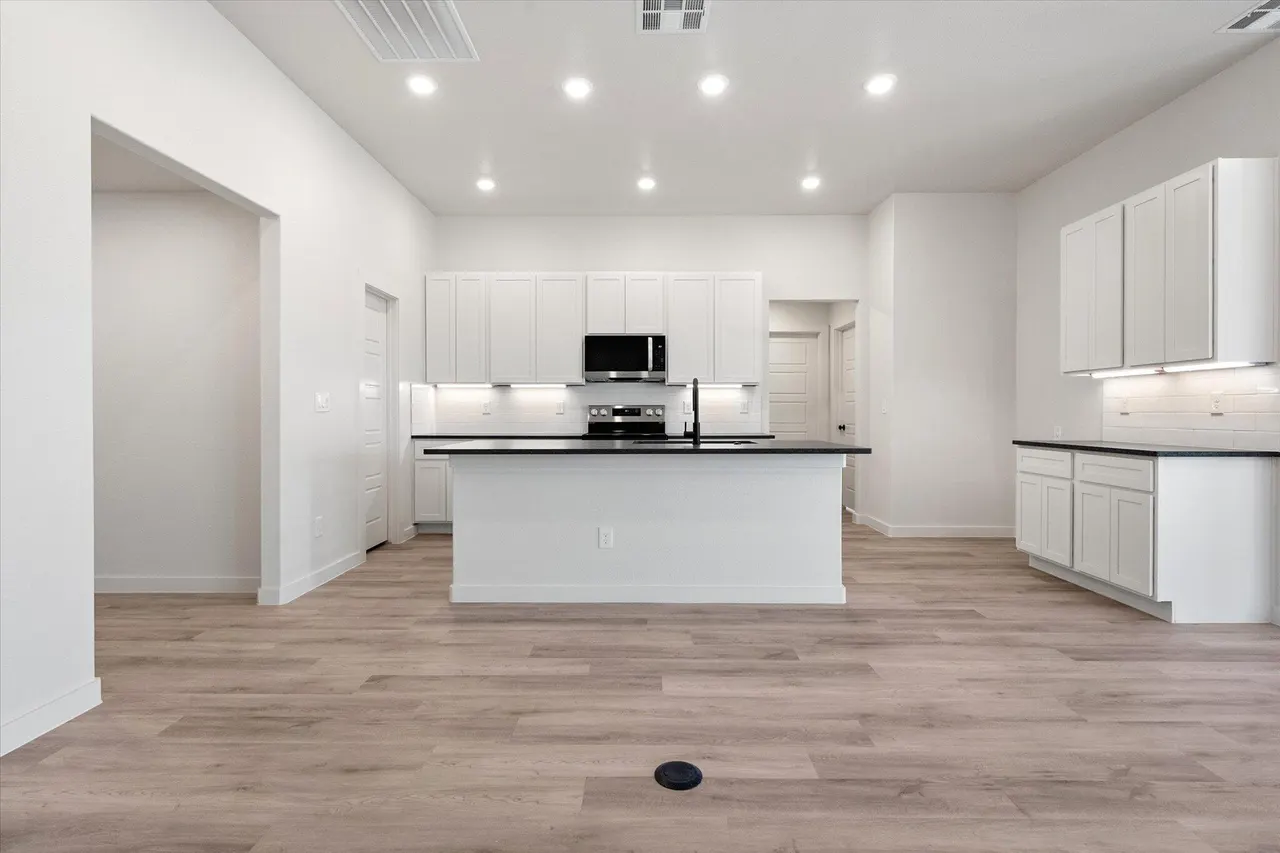 Photo 11 — 2403 Helena Avenue, Lubbock, TX 79407