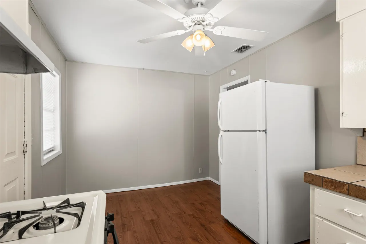 Photo 7 — 805 Avenue C, Levelland, TX 79336