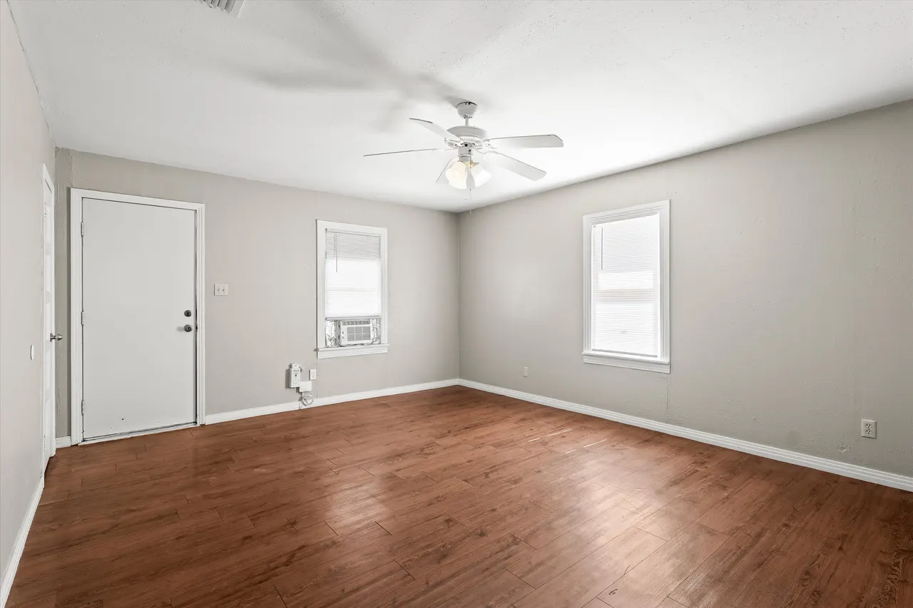 Photo 9 — 805 Avenue C, Levelland, TX 79336