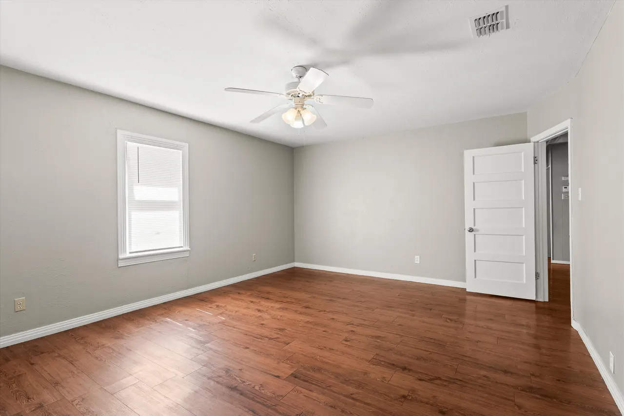 Photo 10 — 805 Avenue C, Levelland, TX 79336
